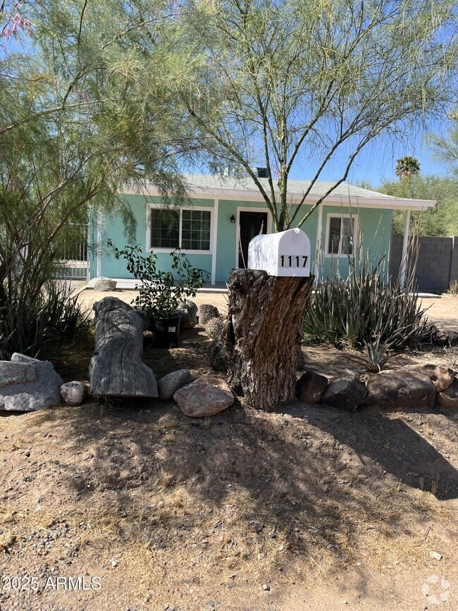 Building Photo - 1117 E Sunnyslope Ln Rental