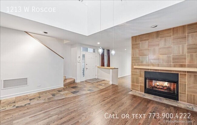 1213 W Roscoe St