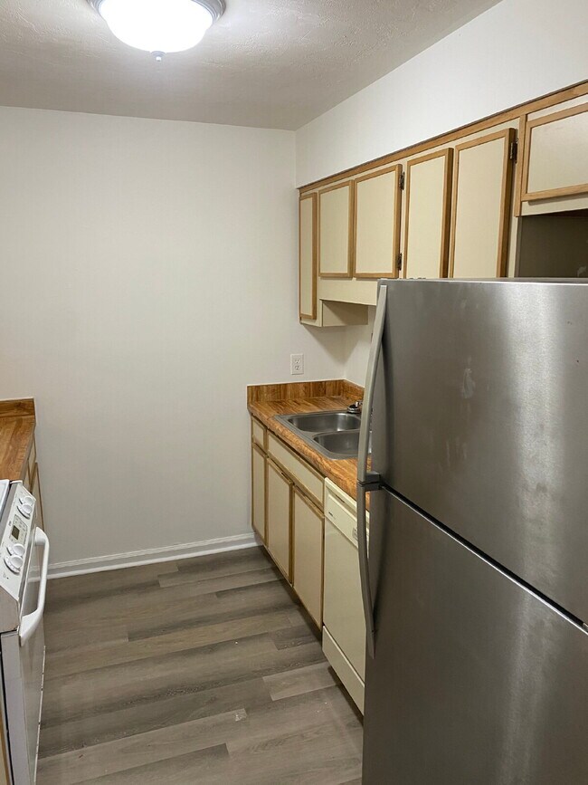 Photo - Recently Remodeled 2 Bedroom 1 Bathroom Duplex!