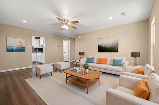 Photo - 1608 Eastway St