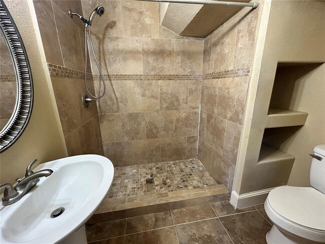 Photo - 727 Dartmoor St N Unit 2