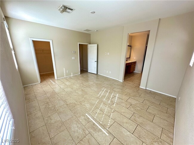 Photo - 703 Shiva St