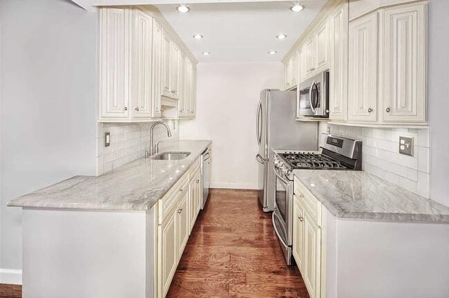 Building Photo - 420 Jefferson St Unit 4C