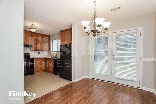 Photo - 914 Hemingway Road