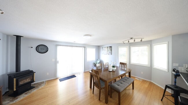 Photo - 3 Bed 2 Bath - Ideal Location - Pet Friendly - NAS Whidbey