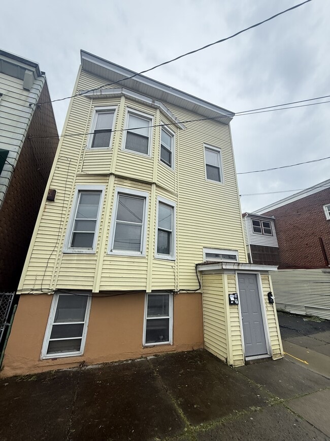 Building Photo - 292 Catherine St Unit 1