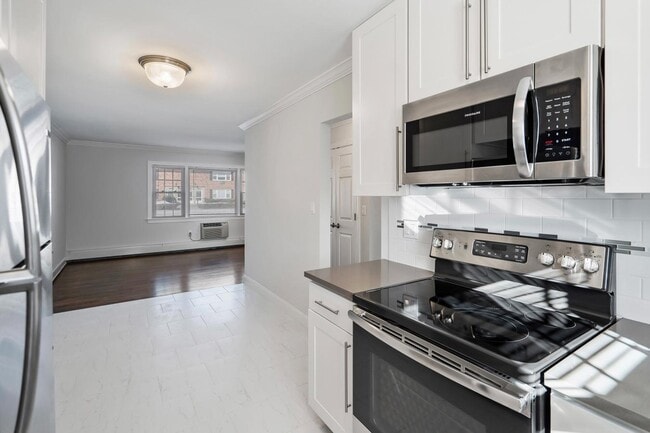 Photo - Madison Mall Apartments