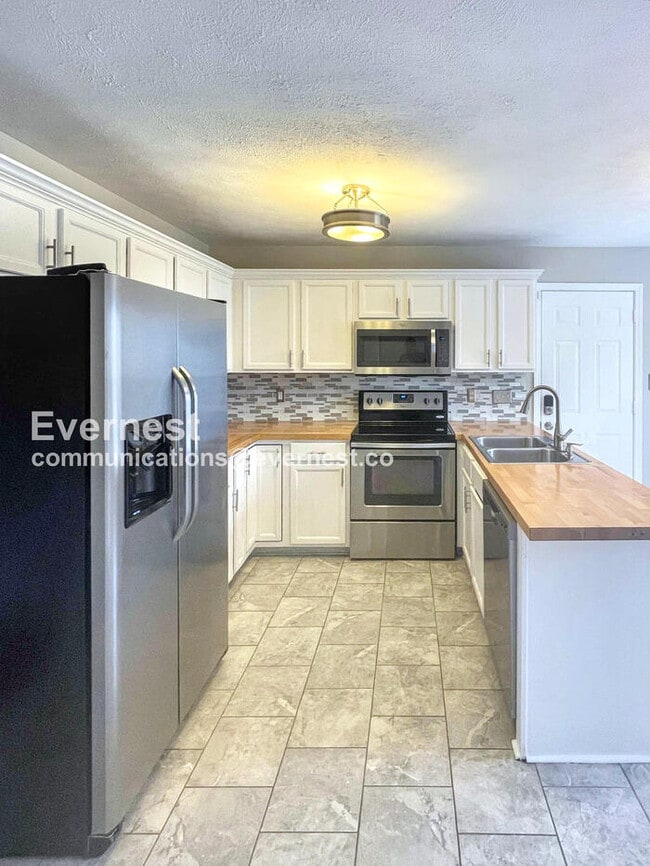 Photo - 1533 Apache Way