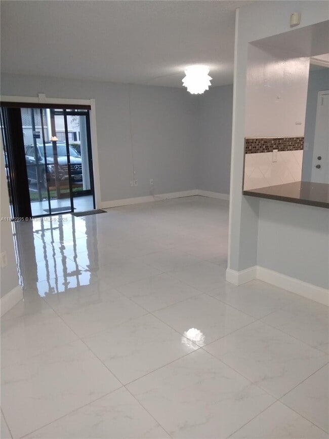 Photo - 20680 NE 4th Ct Unit 104