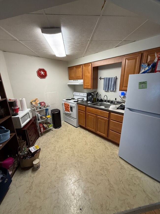 Building Photo - 3459 Ward St Unit 3459-3