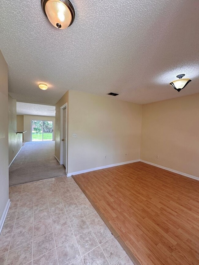 Photo - 89 Berkshire Ln