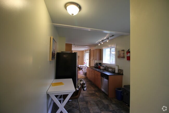 Building Photo - 1058 Central St SE Rental