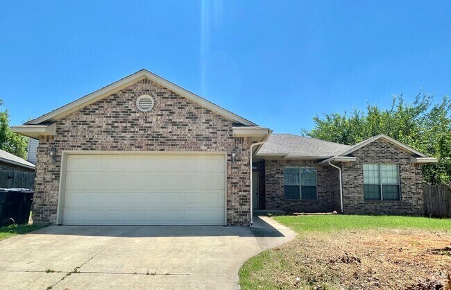 Building Photo - 3 Bed, 2 Bath NW OKC Home with Large Maste...