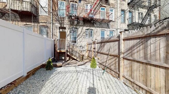9-32 Seneca Ave