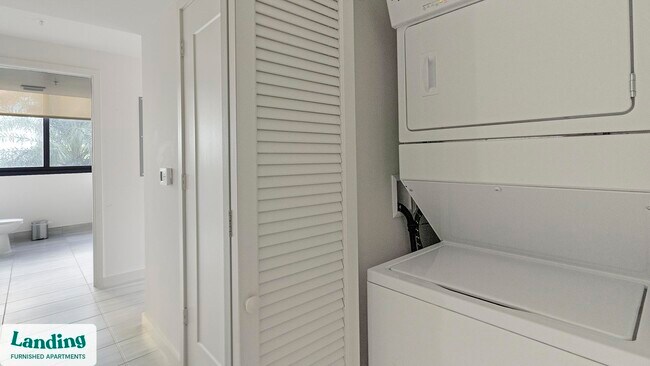 Photo - 698 NE 1st Ave Unidad CMW-0205