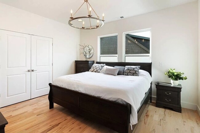 Photo - 643 Vernon Ave