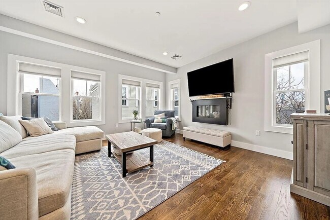 Photo - 230 Bowen St Unit 1