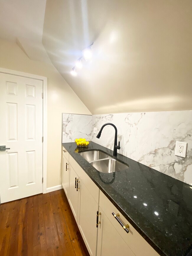 Photo - 1372 Neil Ave