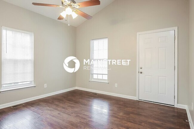 Photo - 3 Bedroom Pet-Friendly Home in Durham, NC with Main Street Renewal