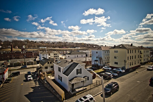 Building Photo - 23 Wilson St Unit 3rd Floor
