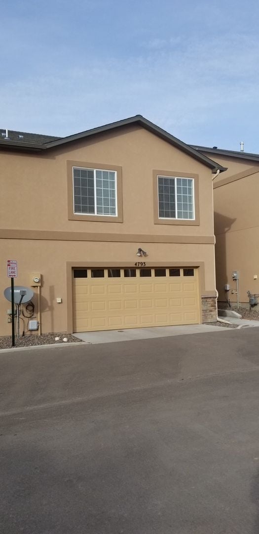 Photo - Immaculate 3 Bedroom/3 Bath Townhome Near Powers Corridor!