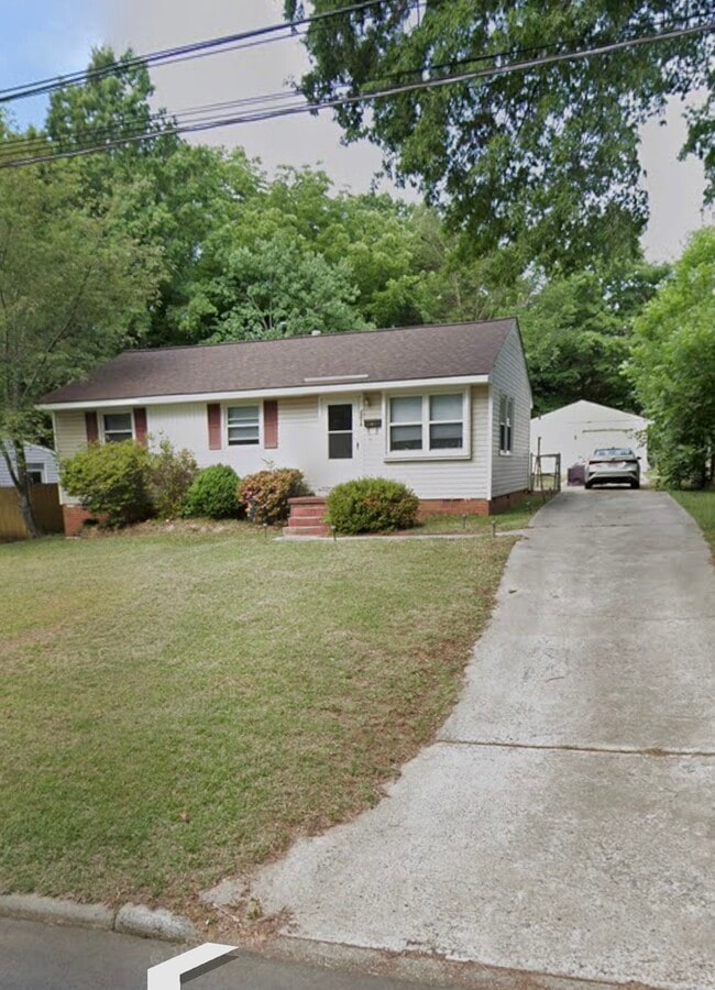 Photo - 2216 Hubert St