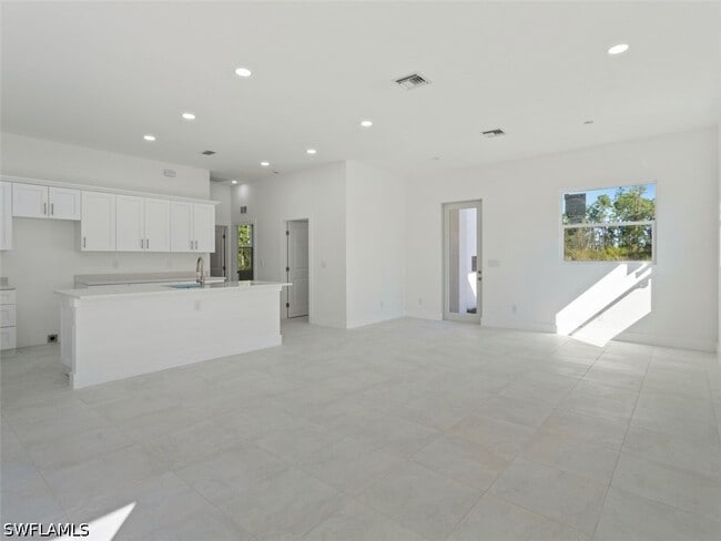 Photo - 506 Trinity St E