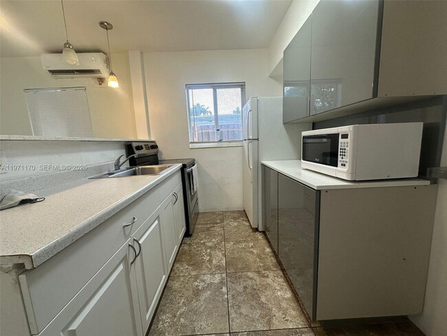 Photo - 729 NE 6th St Unidad 2