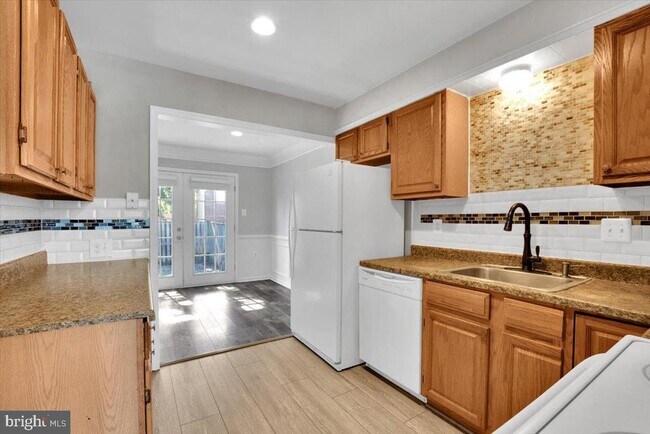 Photo - 255 Meadows Ln NE