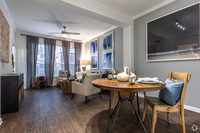 1BR, 1BA - 662SF