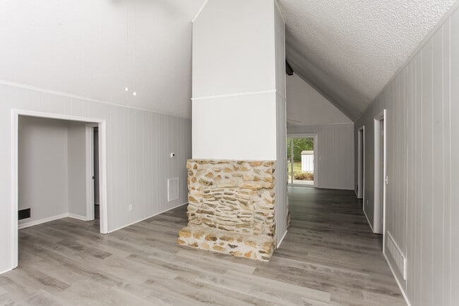 Photo - 101 Serpentine Rd