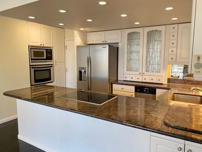 Renovated 1BR/1BA in Waikiki – Steps from ... - Renovated 1BR/1BA in Waikiki – Steps from ... House