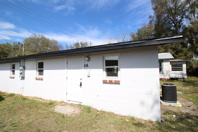Building Photo - 118 NW 5th Ave Unit 1