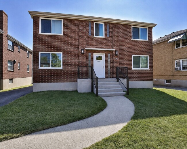 Building Photo - 3903 E Gatewood Ln Unit 4