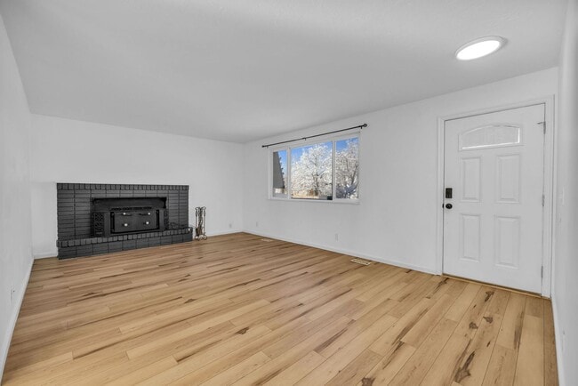 Photo - 5 Bedroom 3 Bathroom Home in Sandy!