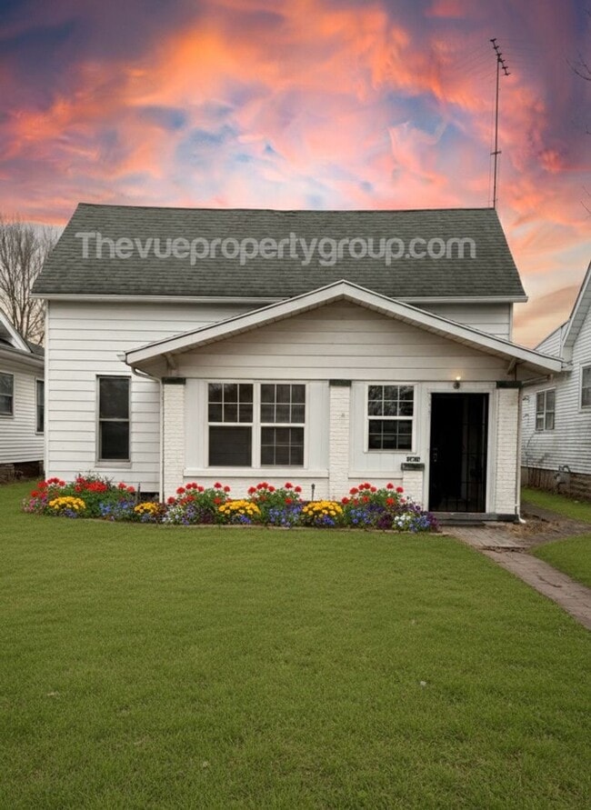 Building Photo - Charming Three-Bedroom with Garage & Fenced Yard