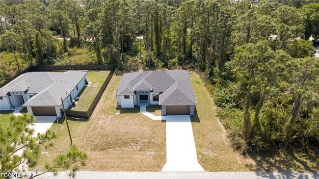 Photo - 872 Spaulding St E