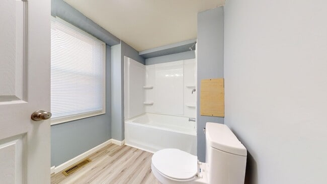 320 Wayne St Unit 320 1/2