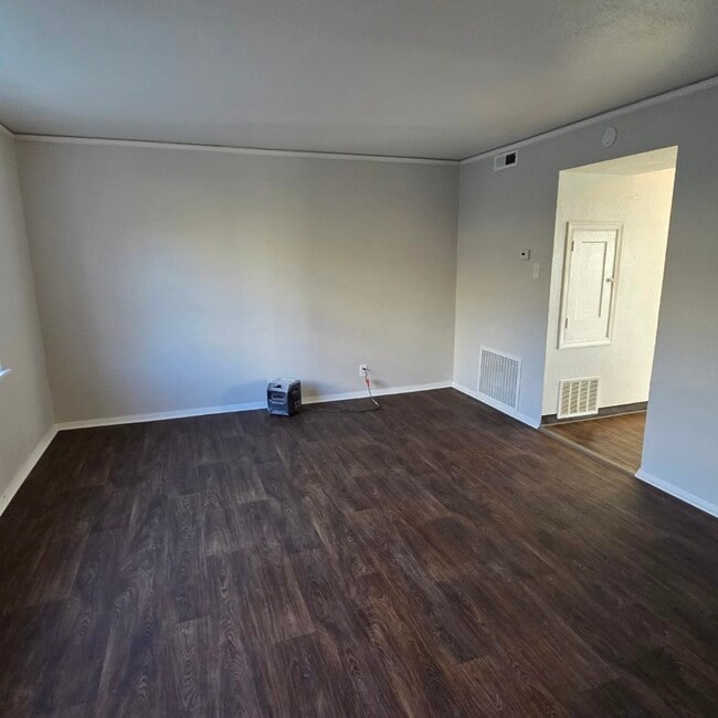 Building Photo - 1409 NW Carden Ave