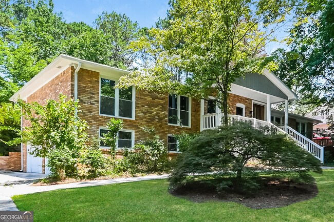 Photo - 2448 Kingsley Dr NE