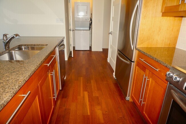 Photo - 10-40 Nouvelle Way Unit S1002