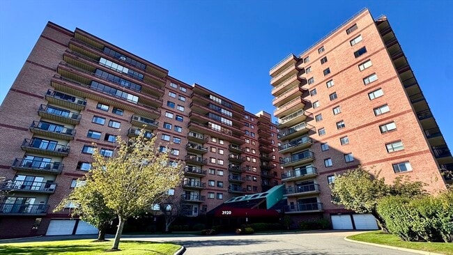 Building Photo - 3920 Mystic Valley Pkwy Unit 817