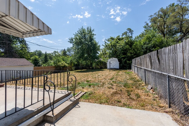 Photo - 5713 Spaulding St