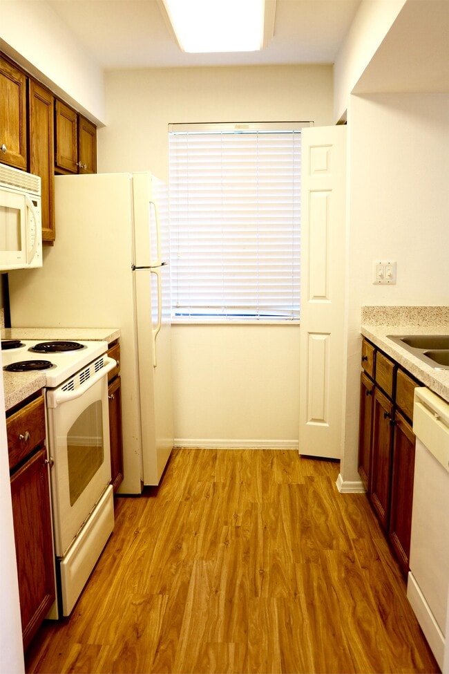 Photo - 151 Waterfall Way