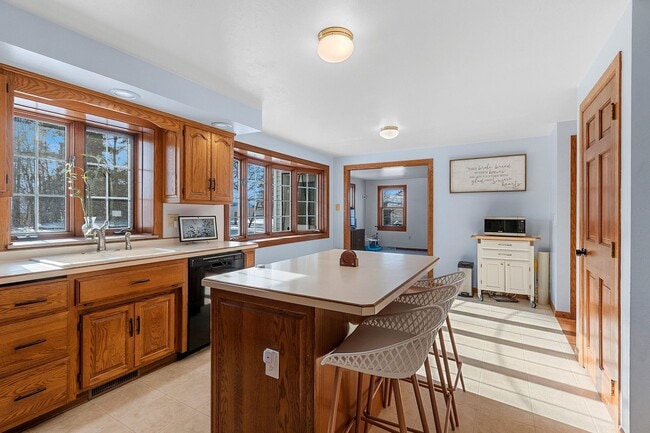 Photo - 5 BEDROOM 4.5 BATH PRIVATE BACKYARD