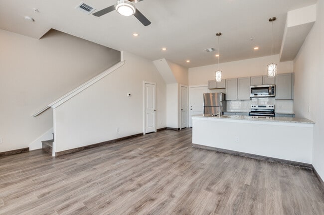 Photo - Oak Creek at University Place