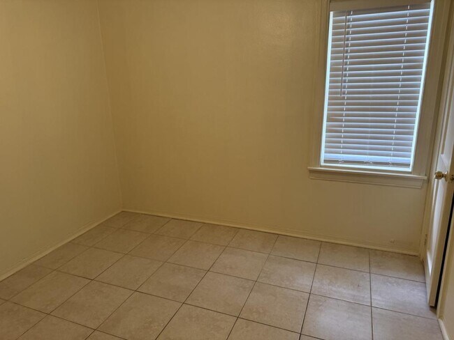 Photo - 2843 2nd Ave S