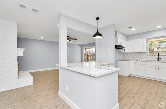 Building Photo - 9404 Beechnut St Rental