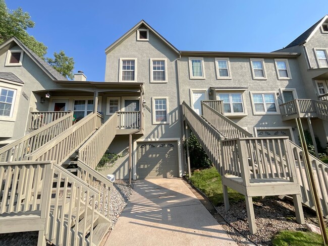 Building Photo - 2 Bedroom Townhome Available Near Austin B...