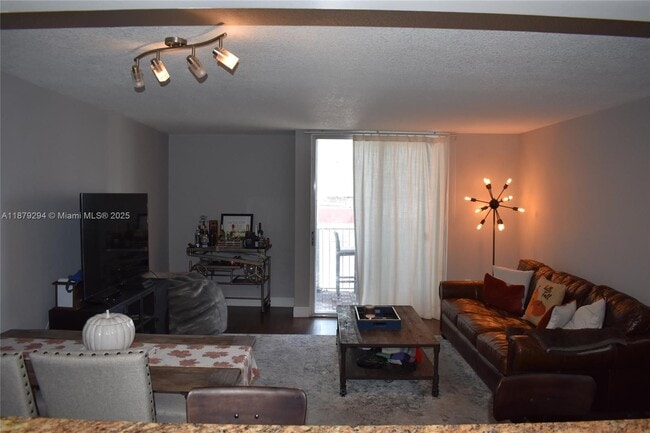 Building Photo - 800 N Miami Ave Unit E-1405 Rental